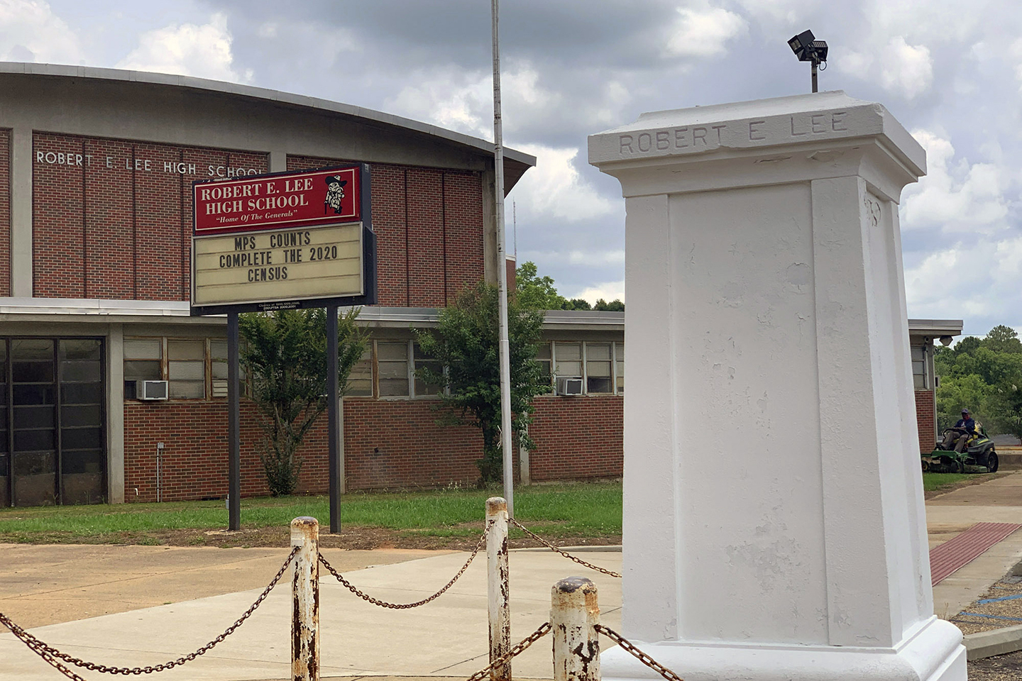 District Pays $50,000 Fine to Scrub Confederate Leaders' Names From Schools - Vimarsana News